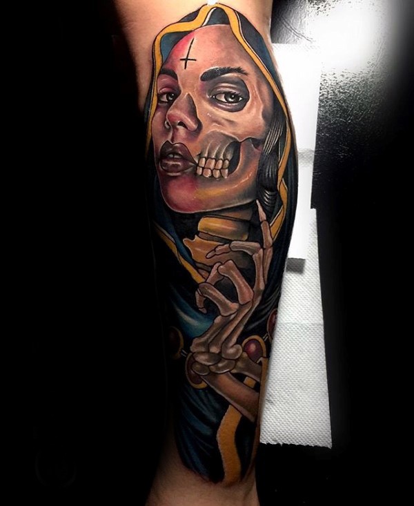 腿部新学校风格的彩色妇女与骨骼纹身图案