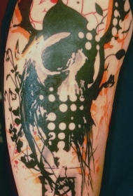 手臂罕见的彩色骷髅与鲜花和卡通熊纹身图案