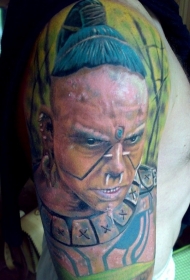 肩部彩色可怕的印度战士肖像纹身