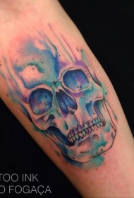 手臂水彩色小头骨纹身图案