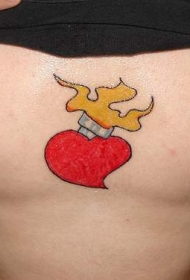 胸部心形火焰彩色纹身图案