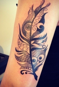 手臂好看的黑色部落羽毛与猫头鹰脸纹身图案