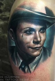 大臂old school男子肖像彩色纹身图案