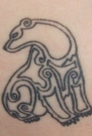 黑色线条坐着的熊纹身图案