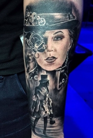 小臂黑色女人抢手与人像纹身图案