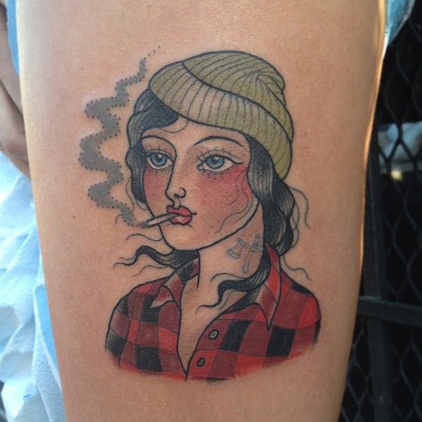 腿部彩色乡村风格的黑发女孩纹身图案