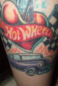 心形和赛车旗帜纹身图案
