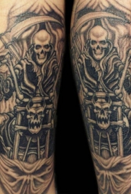 手臂棕色死神骑摩托车纹身图案