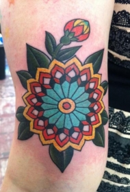 手臂上令人敬畏的old school花朵纹身图案