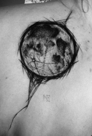 背部黑色独特的星球纹身图案