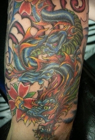 经典中式龙花朵纹身图案