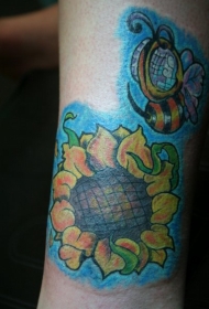 彩色童话卡通蜜蜂和向日葵纹身图案