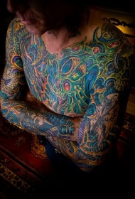 old school胸部生物力学彩色机械纹身图案