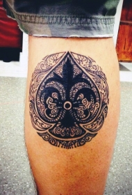小腿华丽的黑色黑桃符号花藤纹身图案