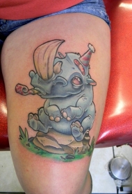 大腿卡通彩色犀牛坐在石头上纹身图案