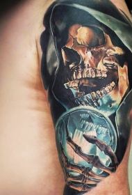 现实主义风格魔法球罩骷髅纹身图案