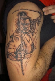 肩部黑灰勇敢的武士纹身图案