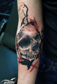 小臂骷髅乌鸦与彩色线条纹身图案