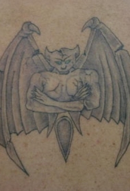 肩部灰色自信的石像鬼纹身图案