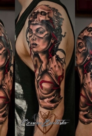 手臂New School彩色戴头盔的女人纹身图案