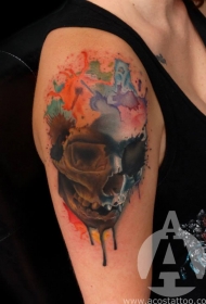 肩部水彩画风的人类骷髅纹身图案