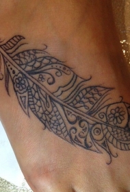 女性脚背部落风羽毛线条纹身图案
