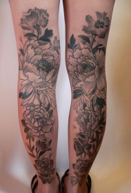 腿部漂亮的黑灰牡丹花纹身图案