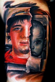 手臂戏剧性的宝宝照片纹身图案