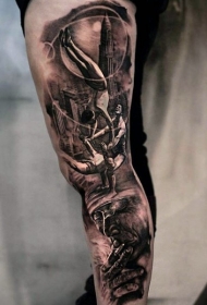 腿部非常逼真的黑色杂技演员肖像纹身图案