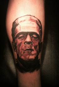 小腿简单的黑白怪物肖像纹身图案