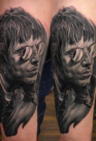 眼镜男子肖像纹身图案