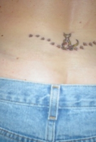 腰部黑灰猫爪印与猫纹身图案