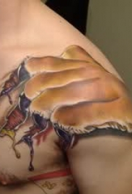 肩部老虎脚掌抓破个性纹身图案