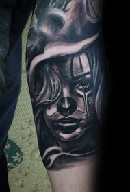 手臂墨西哥传统女生肖像纹身图案
