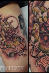 腿部新的学校风格彩色僵尸手与心脏纹身