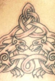 凯尔特花纹两只狼纹身图案