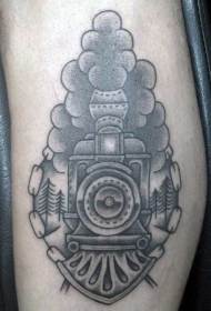 简单设计的黑白蒸汽火车手臂纹身图案