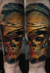 手臂现实主义风格的彩色血腥人类头骨纹身