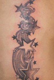 一串黑色的星星纹身图案