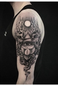 男生手臂上黑灰素描创意花纹与眼睛纹身图片
