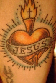 腿部彩色爱心与蜡烛纹身图案