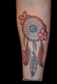 手臂彩色可爱的梦幻捕梦网纹身图案