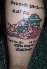 腿部彩色文字军用犬纹身图案