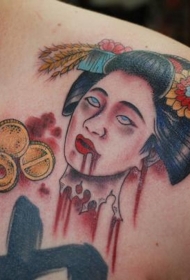 肩部血腥的彩绘艺妓生首和钱币纹身图案