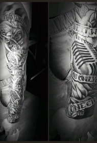 手臂黑灰玫瑰字母和老式麦克风纹身图案