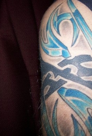 锋利的图腾蓝色和黑色手臂纹身图案