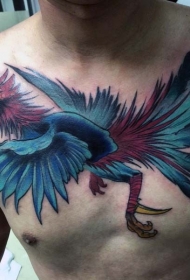 胸部彩色的公鸡纹身图案