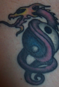 暗阴龙和八卦纹身图案