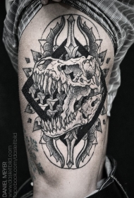 大腿old school黑色神秘恐龙头骨几何纹身图案