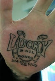 手心黑色幸运英文字母纹身图案